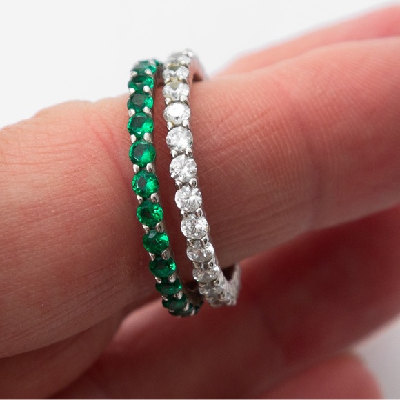 Set of 2 eternity bands minimalist 1 clear stones & 1 emerald green stones 10 - Picture 6 of 14